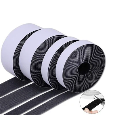 Se poate folosi o bandă adezivă curbată cu cârlig și buclă în bucătărie?